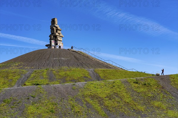 Rheinelbe spoil tip in Gelsenkirchen, 100 metre high spoil tip, landscape park, with the sculpture