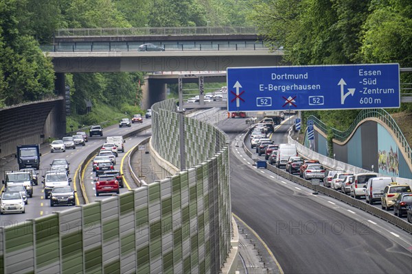 Motorway construction site on the A52 in Essen, complete refurbishment of the carriageways in both