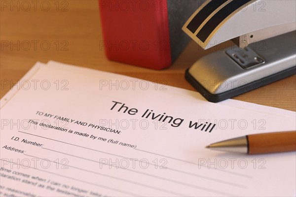 Symbolic image: Healthcare proxy, living will (English)