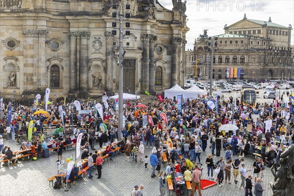 The organiser of Dresden is (s) t bunt is the Cellex Foundation. The motto of this year's banquet