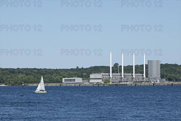 Sailing boat, gas-fired power station, coastal power station, Kiel, Schleswig-Holstein, Germany,