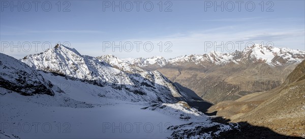Mountain panorama in autumn with Spiegelferner glacier, view of the Weißkamm with Wildspitze peak,