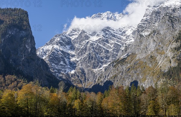 Snow-covered Watzmann massif, Watzmann east face, autumnal mountain landscape, Berchtesgaden