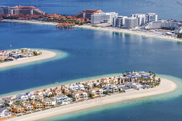 Luxury villas for sale on The Palm Jumeirah man-made island with beach in Dubai, United Arab