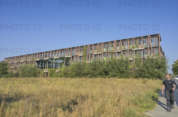 Lise-Meitner-Haus: Institute of Physics of the Humboldt University, Newtonstraße, Adlershof,