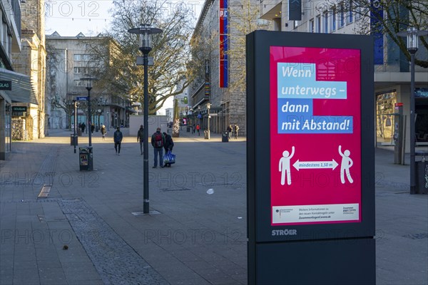 Appeal by the Federal Ministry of Health to keep your distance, advertising campaign, LED roadside