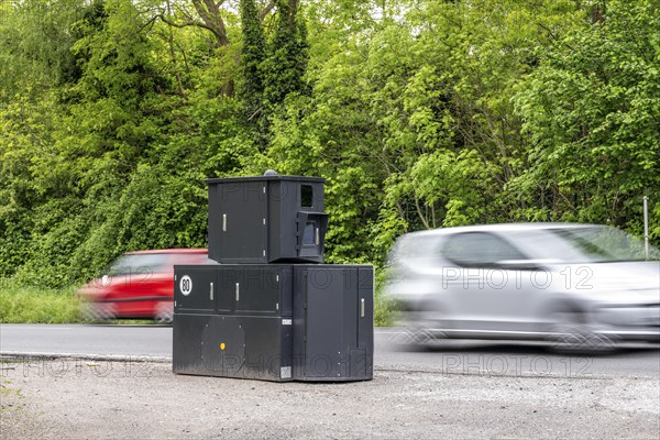 Semi-stationary speed camera on the B227, Hattinger Straße, used by the city of Gelsenkirchen,