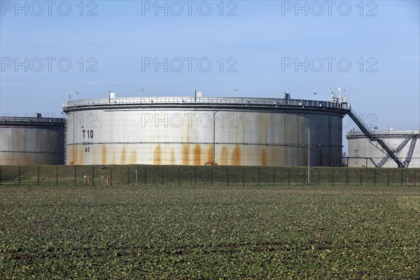 Tanks filled with crude oil at Ölhafen Rostock GmbH, EUROPORTS. The PCK refinery in Schwedt is