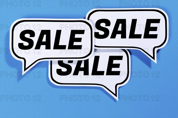 Sale offer when shopping in speech bubbles Communication business concept