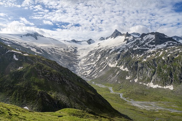 Panorama, picturesque mountain landscape, mountain peaks with snow and glacier Schwarzensteinkees,