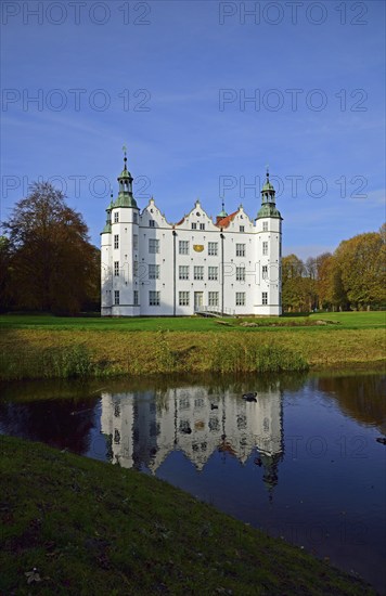 Germany, Ahrensburg, Ahrensburg Castle in autumn, Hamburg, Hamburg, Federal Republic of Germany,