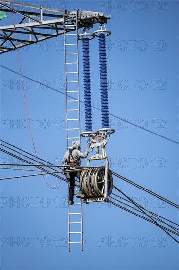 Construction of a new line route, 380 KV extra-high voltage line between Osterath and Gohr, near
