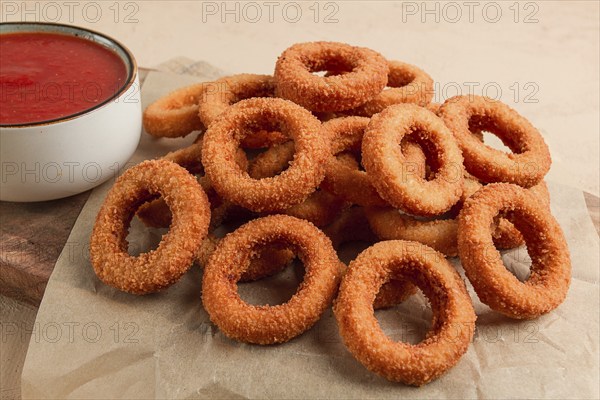 Fried onion rings, deep-fried, snack, no people, selective focus