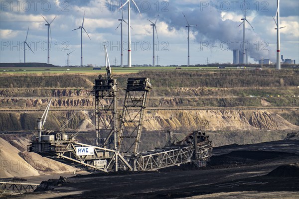 Opencast lignite mine Garzweiler 2, excavator 288, bucket wheel excavator, excavates lignite,