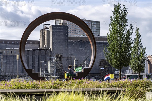 Walk-in steel sculpture on Maashaven Noordzijde street, in the Katendrecht neighbourhood,