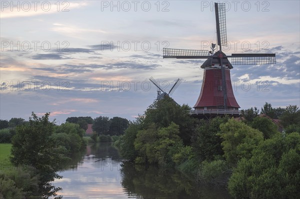 Twin mills, evening, Greetsiel, Krummhörn, East Frisia, Lower Saxony, Germany, Europe