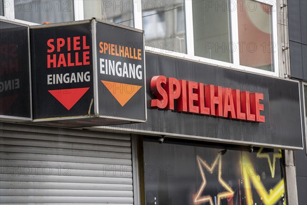 Arcade, closed, Northern city centre, Viehoferstrasse, Essen, North Rhine-Westphalia, Germany,