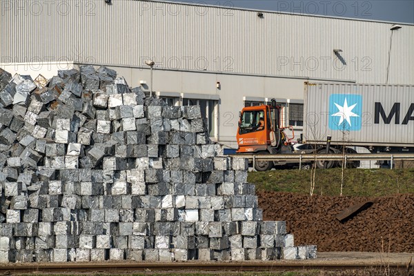 Duisburg-Ruhrort inland port, forwarding island, recycling of scrap metal, scrap metal, aluminium