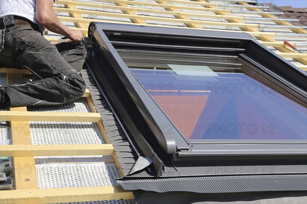 Installation and assembly of new roof windows as part of a roof covering