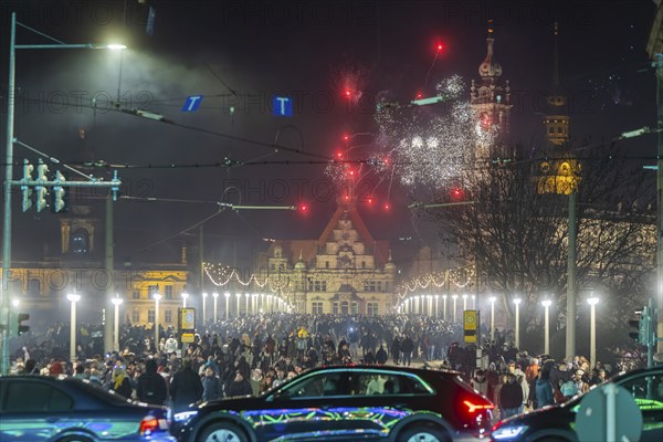 New Year's Eve in Dresden's Old Town, the Augustus Bridge finally proves itself as a pedestrian