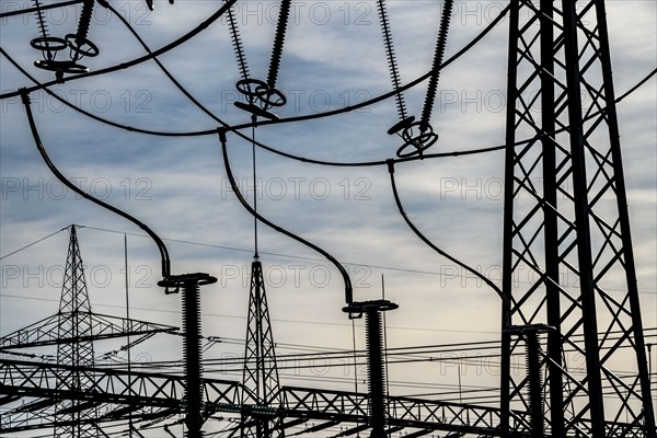Extra-high-voltage lines, 380 KV, at the Gohrpunkt substation, the electricity comes from the