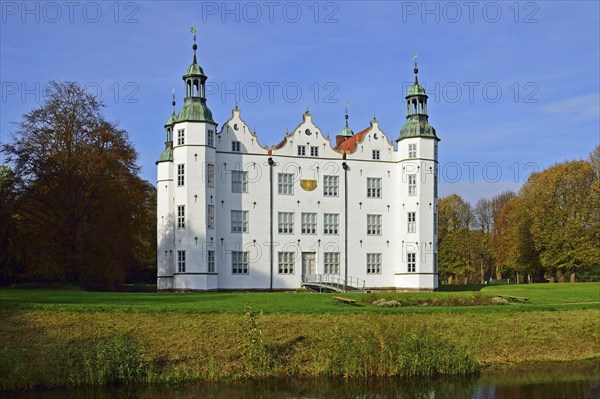 Germany, Ahrensburg, Ahrensburg Castle in autumn, Hamburg, Hamburg, Federal Republic of Germany,