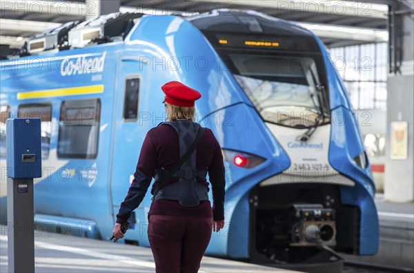 Train supervisor, supervisory officer of Deutsche Bundesbahn, recognisable by the red cap, Go-Ahead