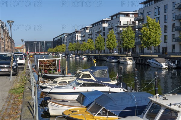 Christianshavns, old district, new residential buildings with jetty at Hammershøis Kaj, at the same