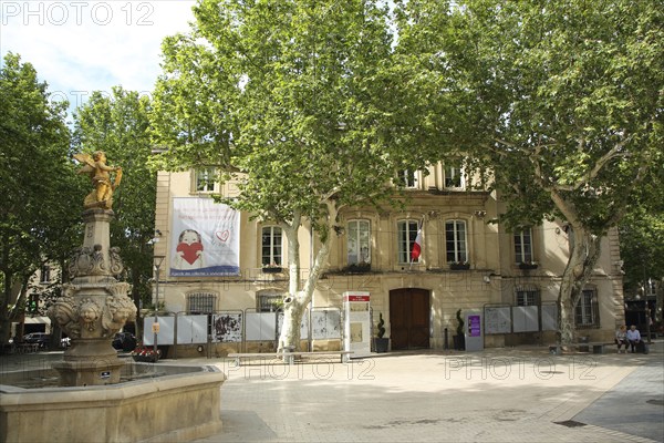 Fountain with sculpture and town hall, town hall square, Carpentras, Vaucluse, Provence, France,