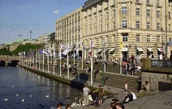 Germany, Hamburg, City, Inner Alster Lake, Kleine Alster, Alsterfleet, Terrace with shipping