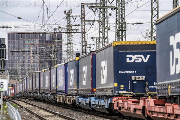 Goods train, on a track west of the main railway station of Frankfurt am Main, track system,