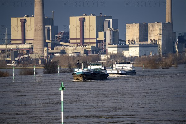 Cargo ships on the Rhine near Rheinberg, in the background the decommissioned Voerde coal-fired