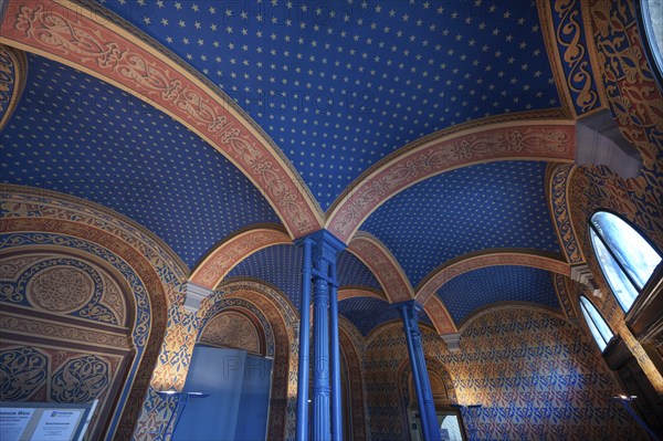 Preserved ceiling vault in the vestibule of the former synagogue, built in 1883, destroyed by the