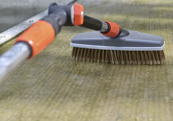 Clean patio roof, canopy with brush and telescopic handle, Germany, Europe