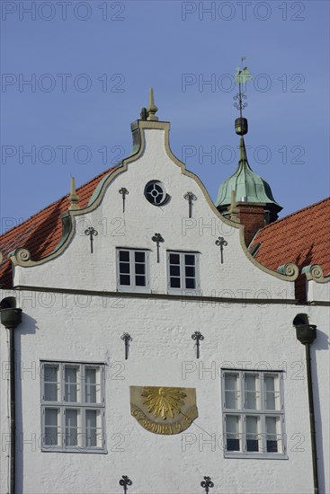 Europe, Germany, Schleswig-Holstein, Ahrensburg, moated castle Ahrensburg, front facade, built