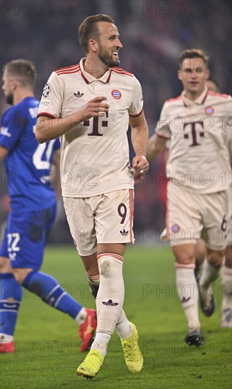Goal celebration Harry Kane FC Bayern München FCB (09) Joshua Kimmich FC Bayern München FCB (06)