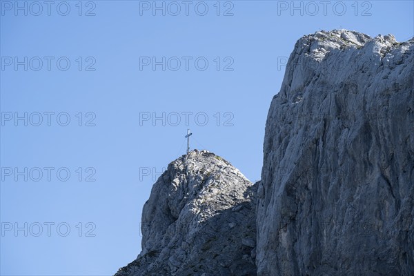 Summit cross on the western Karwendelspitze, Karwendel Mountains, Mittenwald, Werdenfelser Land,