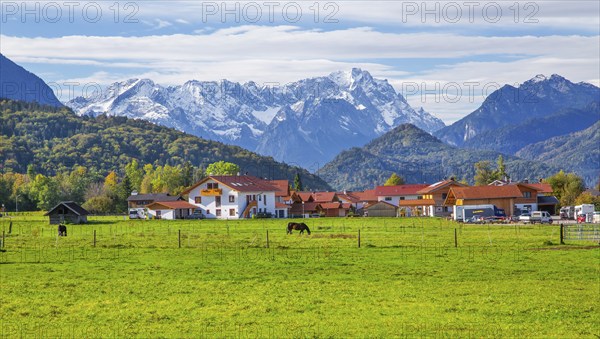 Village view with Zugspitzgruppe 2962m in the Wetterstein Mountains, Ohlstadt, Loisachtal, Murnauer