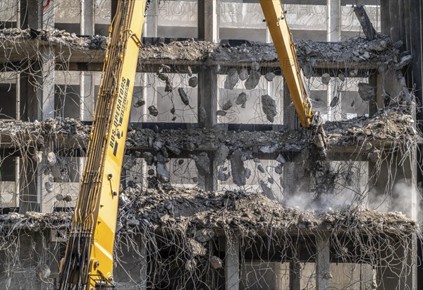 Construction site on Haroldstraße, demolition of a former office building, after complete gutting