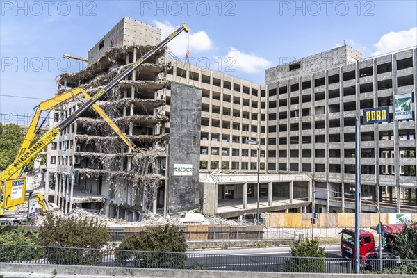 Construction site on Haroldstraße, demolition of a former office building, after complete gutting