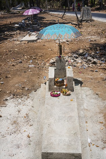 Grave in a cemetery with umbrella and offerings, Hindu, Hindu, world religion, religion, death,