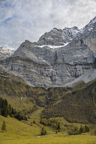 Mountain landscape in autumn, summit Eiskarlspitze, Eng, municipality Hinterriß, Karwendel
