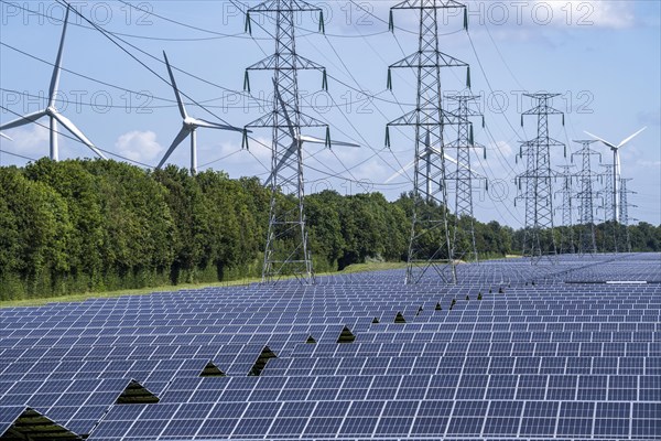 High-voltage power line route, the space underneath is used for a solar park over 5 km long, behind