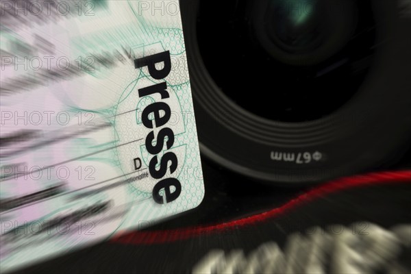 Close-up of a standardised federal press card in front of a camera