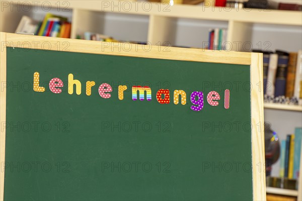 School blackboard with the inscription teacher shortage (symbolic image)
