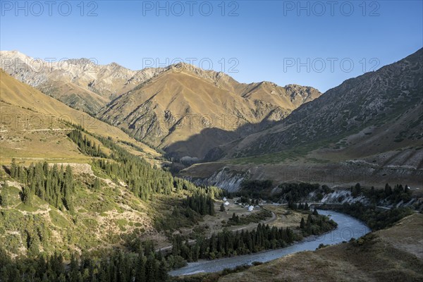 Naryn River with yurts and mountain panorama, confluence of the Kichi-Naryn and Chong-Naryn,