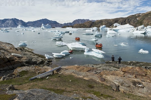 Motorboats on their way through icebergs to the Austrian polar station or polar research station