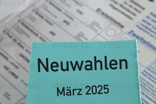 Symbolic image of new elections in Germany: Paper with the inscription NEUWAHLEN MÄRZ 2025 in front