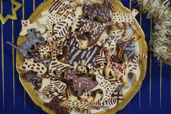 Swabian cuisine, Swabian Christmas biscuits, cookie cutters, shortbread biscuits, cat figures,