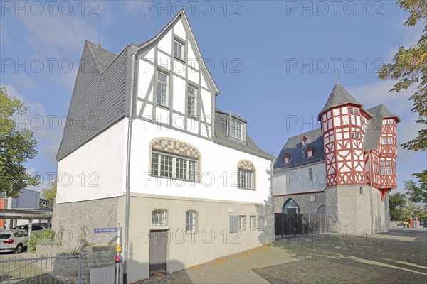 Domküsterhaus built in 1903 and half-timbered house Alte Vikarie Haus Staffel built in 1515,